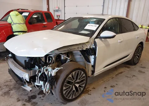 2024 Audi Q8 E-Tron S Line Prestige Quattro z USA, uszkodzony, nr VIN WA1DAAGEXRB066833